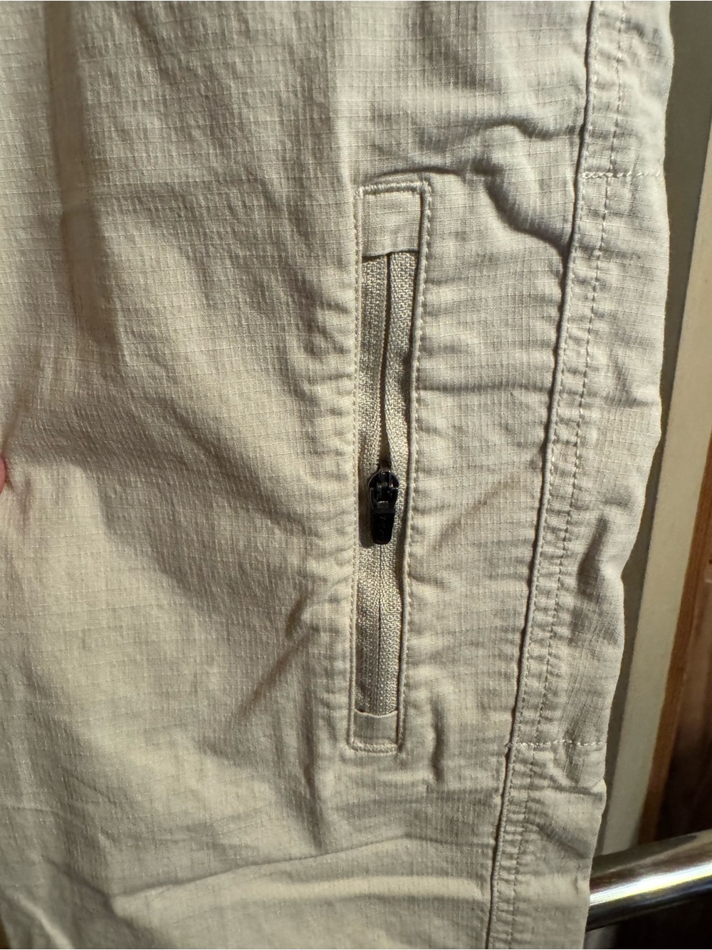 Vuori Women's Light Beige Drawstring Joggers - Picture 2 of 7